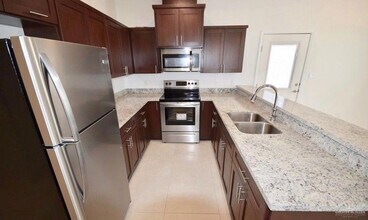 1713 W Garrison Dr, Unit 4 in Pharr, TX - Building Photo - Building Photo