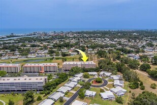 9510 Harbor Greens Way in Seminole, FL - Building Photo