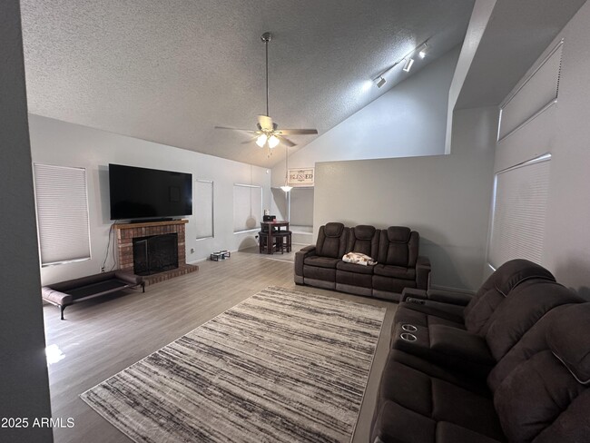 817 E Gila Ln in Chandler, AZ - Building Photo - Building Photo