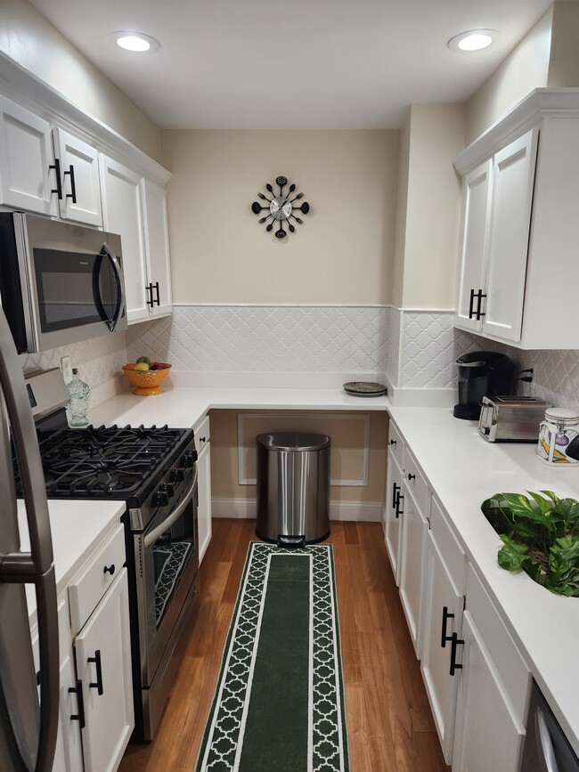 Chestnut Hollow Apartments in Needham, MA - Building Photo - Building Photo