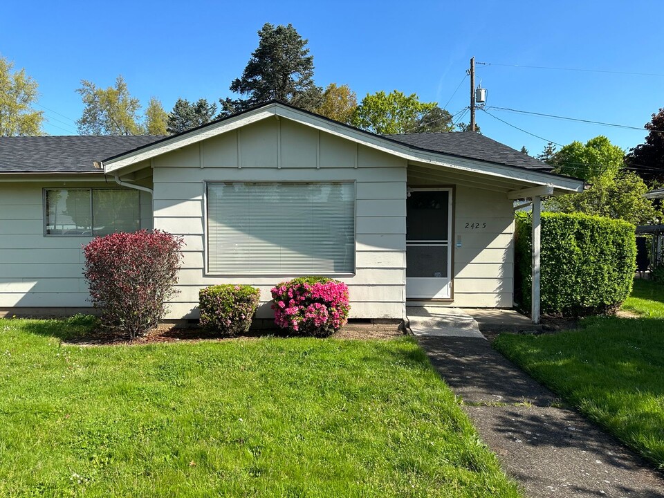 2415-2425 Wooddale Ave NE-Unit -2425 in Salem, OR - Building Photo