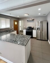 5801 W Washington Blvd in Chicago, IL - Building Photo - Building Photo