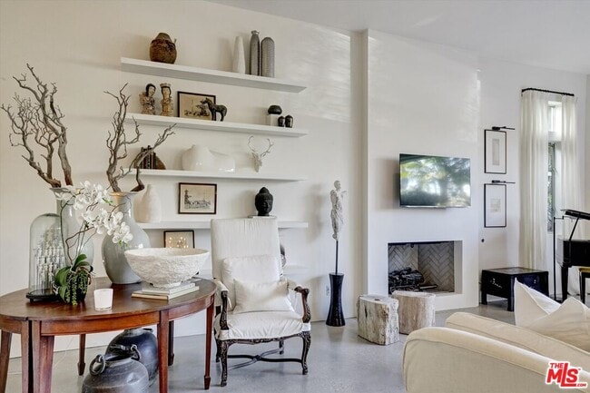 2425 Clement Ave in Los Angeles, CA - Building Photo - Building Photo