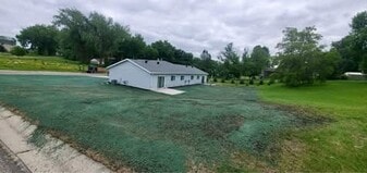 210 2nd St SE in Pelican Rapids, MN - Building Photo