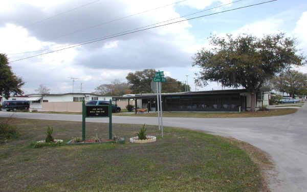 563 E Lake Mattie Rd in Auburndale, FL - Building Photo