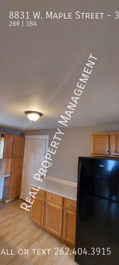 8831 W Maple St in West Allis, WI - Building Photo - Building Photo