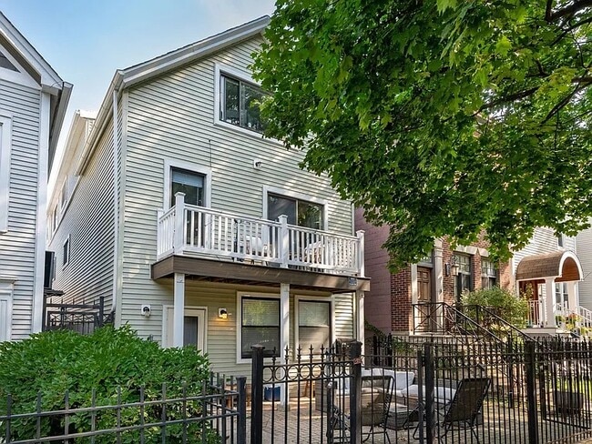 1224 W Oakdale Ave, Unit #2FR