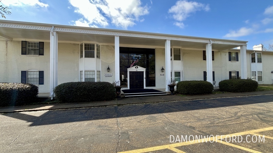 5025 Wayneland Dr in Jackson, MS - Building Photo