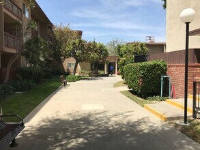 12200 Montecito Rd, Unit K101 in Seal Beach, CA - Building Photo - Building Photo