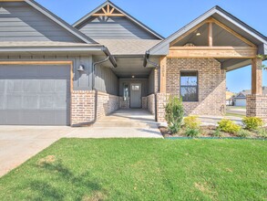 201 Juniper Cir in Noble, OK - Building Photo - Building Photo