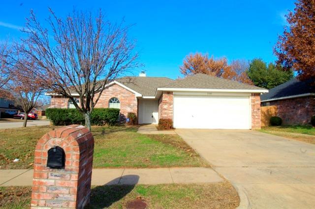 5301 Whiting Way in Denton, TX - Building Photo