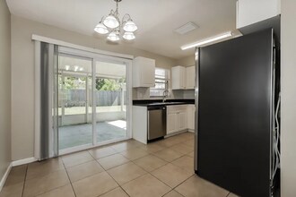 112 Circle Hill Dr in Brandon, FL - Building Photo - Building Photo