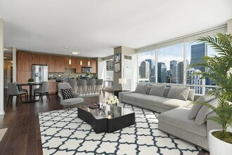 Flair Tower Apartments in Chicago, IL - Building Photo - Building Photo