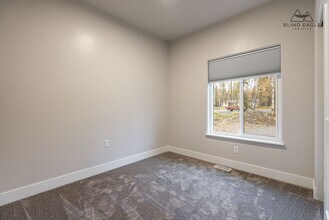 7472 N Paw St in Wasilla, AK - Building Photo - Building Photo