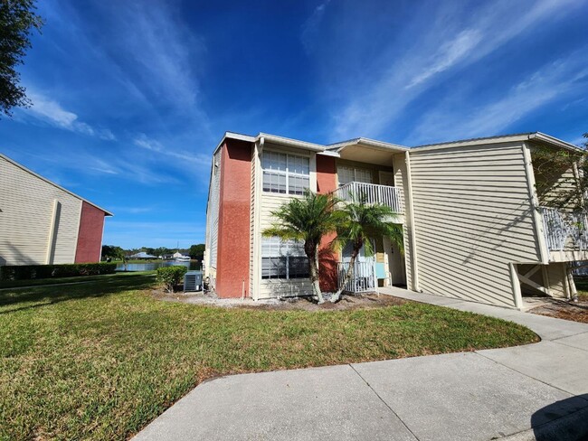 220 Lake Parsons Grn in Brandon, FL - Foto de edificio - Building Photo