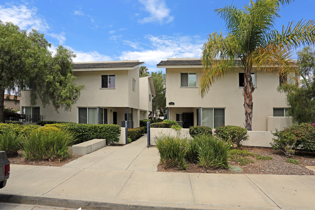 Esperanza Garden Apartments in Encinitas, CA - Building Photo