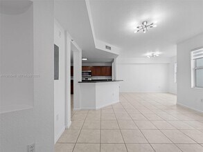 11603 NW 89th St in Doral, FL - Foto de edificio - Building Photo