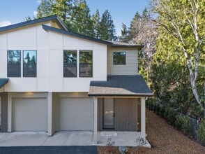 10905 SE Home Ave in Milwaukie, OR - Building Photo - Building Photo