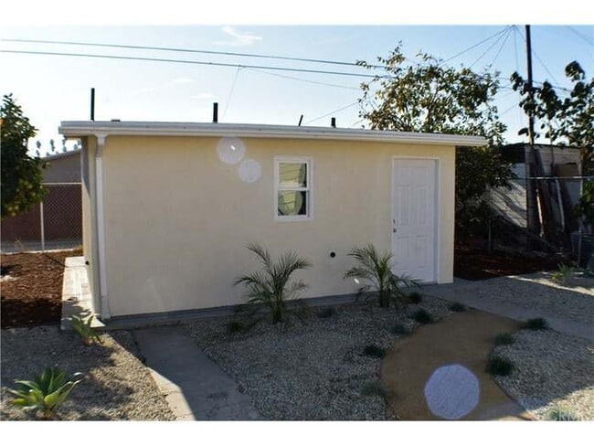 1138 1/2 W 52nd St in Los Angeles, CA - Foto de edificio - Building Photo
