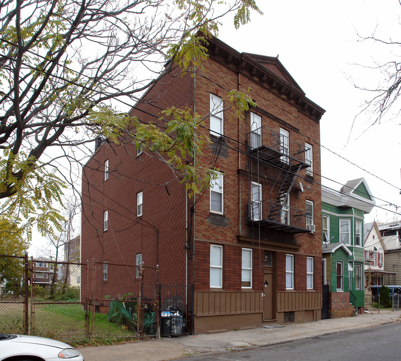 96 Seaview Ave in Jersey City, NJ - Building Photo