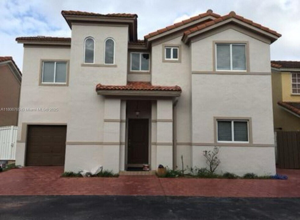 990 NW 126th Path in Miami, FL - Building Photo