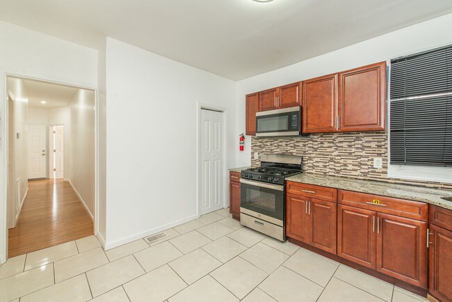 171 Sherman Ave, Unit 1 in Newark, NJ - Foto de edificio - Building Photo