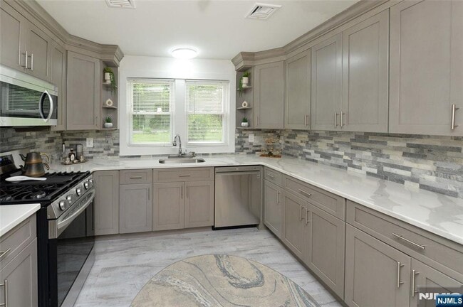 721 Hamburg Tpke in Wayne, NJ - Building Photo - Building Photo