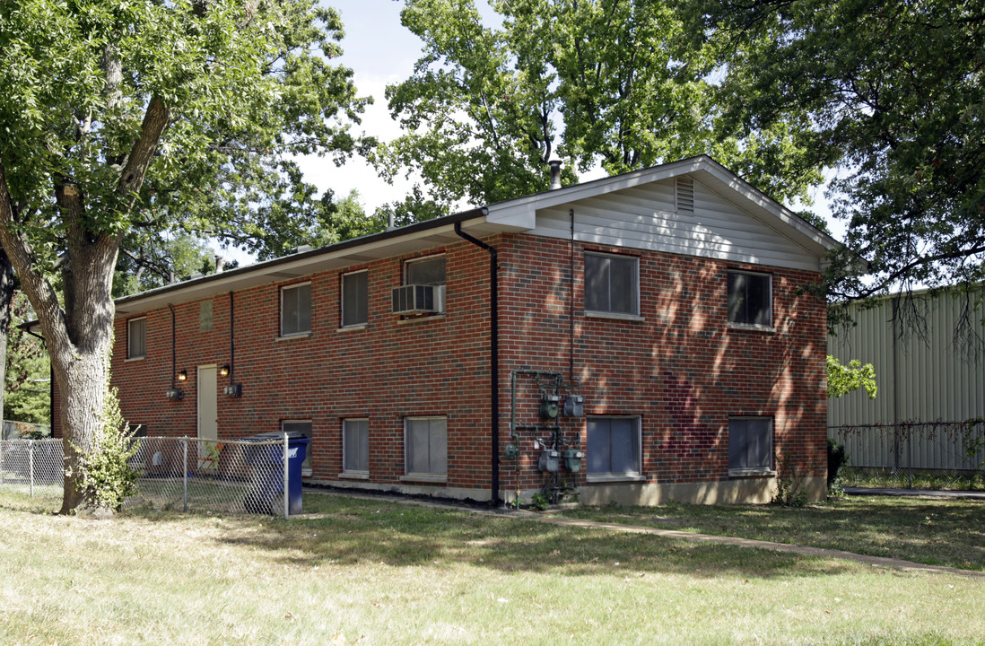 410 Warford Ave in Ferguson, MO - Building Photo