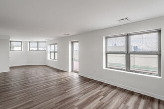 The Beacon Jersey City in Jersey City, NJ - Foto de edificio - Interior Photo