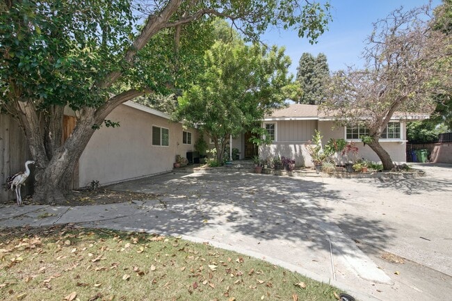 8835 Paso Robles Ave