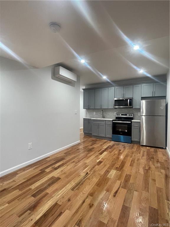 2739 Fenton Ave in Bronx, NY - Building Photo - Building Photo