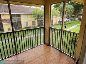 1104 Coral Club Dr in Coral Springs, FL - Building Photo - Building Photo