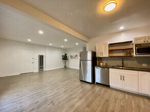 1217 N Virgil Ave in Los Angeles, CA - Building Photo - Building Photo