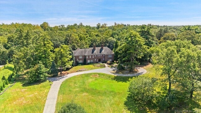 229 Stanwich Rd in Greenwich, CT - Building Photo - Building Photo