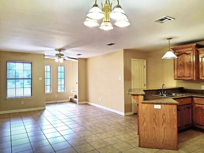 1402 W Kiwi Ave in Pharr, TX - Building Photo - Building Photo