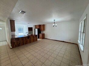 675 Lacey Dr in Bandera, TX - Building Photo - Building Photo