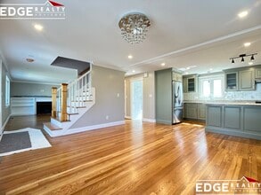 15 Moody St, Unit 1 in Chestnut Hill, MA - Building Photo - Building Photo