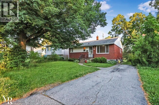 1275 Chappell Ave in Windsor, ON - Building Photo - Building Photo