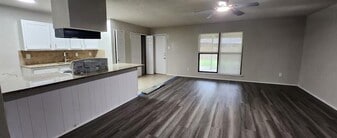 5324 Young Dr in The Colony, TX - Building Photo