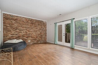 1408 Oak Tree Dr in Chapel Hill, NC - Building Photo - Building Photo