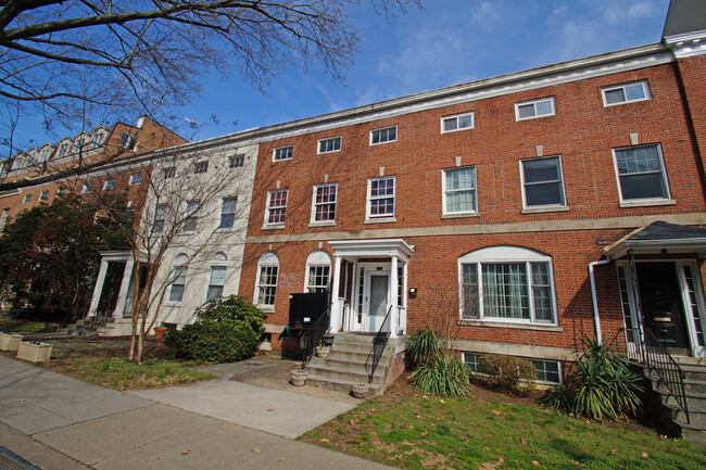 2731 Connecticut Ave NW in Washington, DC - Building Photo - Building Photo