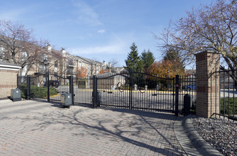 Gardens of Canal Court in Indianapolis, IN - Building Photo - Interior Photo