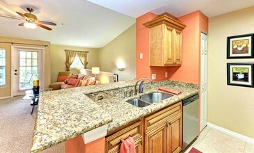 8926 Manor Loop, Unit 207 in Lakewood Ranch, FL - Foto de edificio - Building Photo