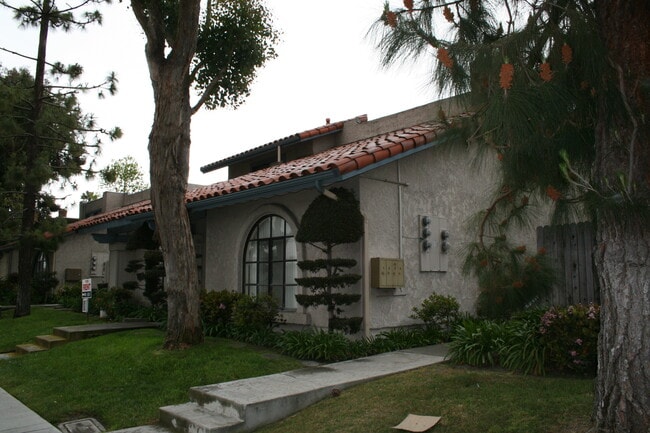 8212 Slater Ave, Unit #4