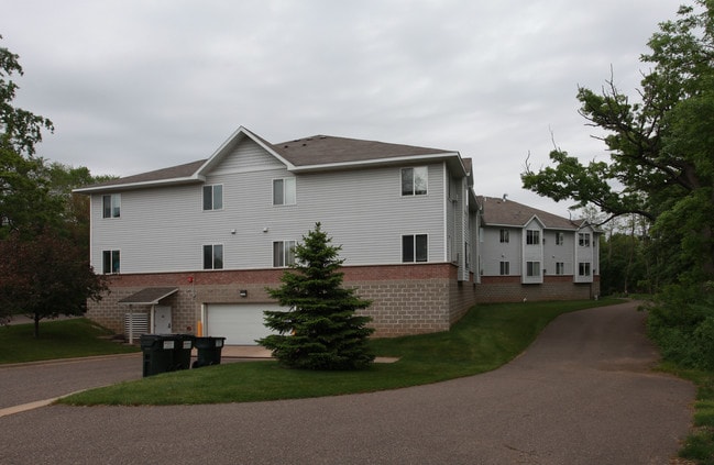 Willow River Apartments in Hudson, WI - Foto de edificio - Building Photo