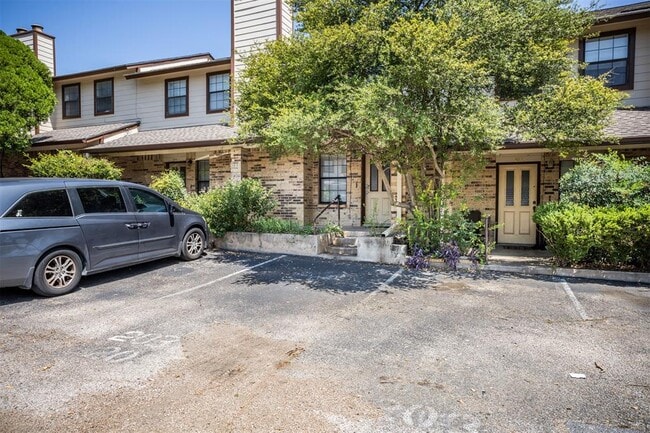 7800 Northcrest Blvd in Austin, TX - Building Photo - Building Photo