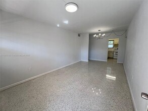 675 SW 7th Ave in Miami, FL - Foto de edificio - Building Photo