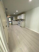 987 Flomich St in Holly Hill, FL - Foto de edificio - Building Photo