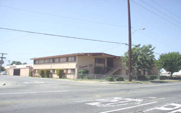 1601 N Bulls in Compton, CA - Foto de edificio - Building Photo