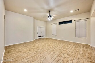 3933 Agua Duro Dr in Las Cruces, NM - Foto de edificio - Building Photo